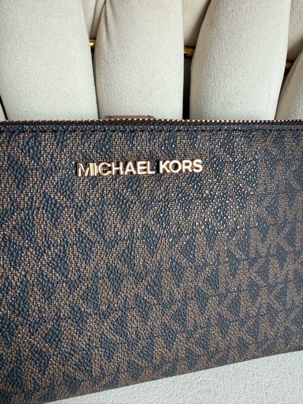 Michael Kors Jet Set Wristlet - Picture 4 of 11